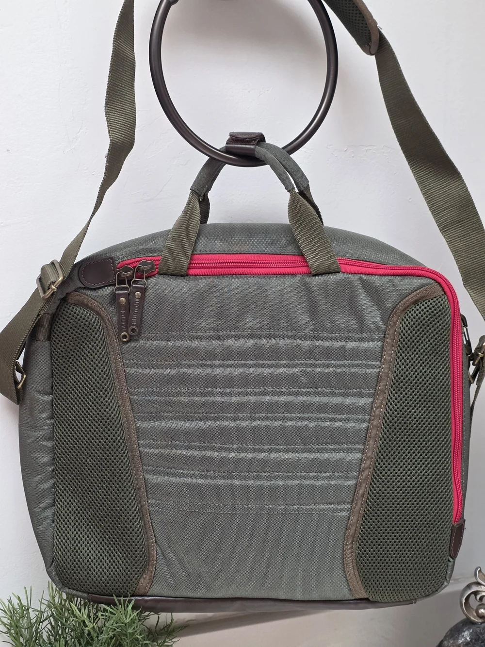 Vintage Burton  Demand Messenger  Laptop Evergreen Canvas Bag, Brass Logos, Y2k